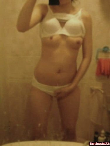 Vietnamese Babe Feels Herself Up in the Bathroom – BUI THI THANH _ HA NOI