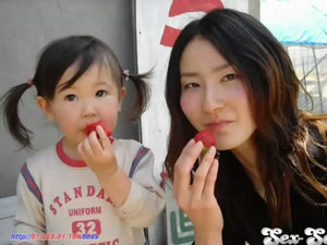 Chinese couple make love while their children sighting