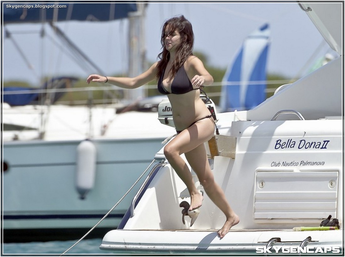 Paula_Prendes_Bikini_Verano_2010_Skygencaps__9_.jpg